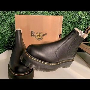 Dr. Martens Black 2976 Faux Fur Lined Plateform Chelsea Boots
